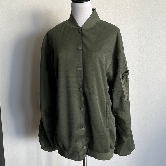 ALO Yoga Jackets & Blazers - Woman’s ALO yoga, jacket, size small military green